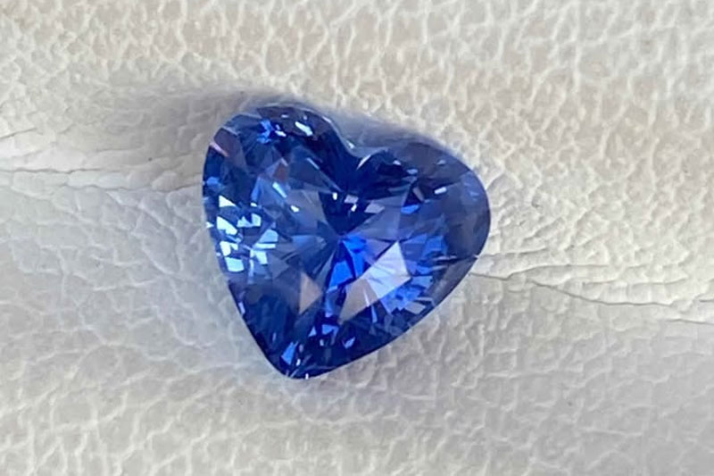 Blue Sapphire from Sri Lanka – Heart Shape Unheated Gemstone 1.11ct - Image 3