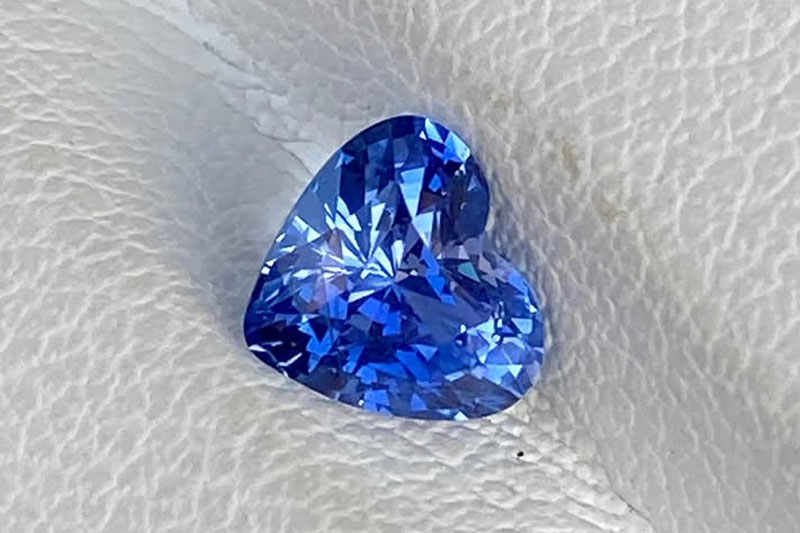 Blue Sapphire from Sri Lanka – Heart Shape Unheated Gemstone 1.11ct - Image 2