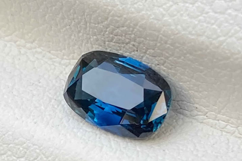 Violetish Blue Sapphire from Sri Lanka – Cushion Cut Heated Gemstone 1.39ct - Image 3
