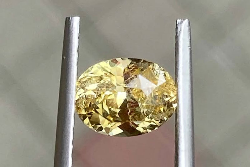 Yellow Sapphire from Sri Lanka – Oval Cut Unheated Gemstone 1.50ct