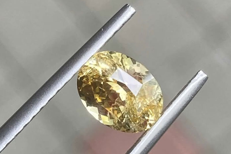 Yellow Sapphire from Sri Lanka – Oval Cut Unheated Gemstone 1.50ct - Image 3