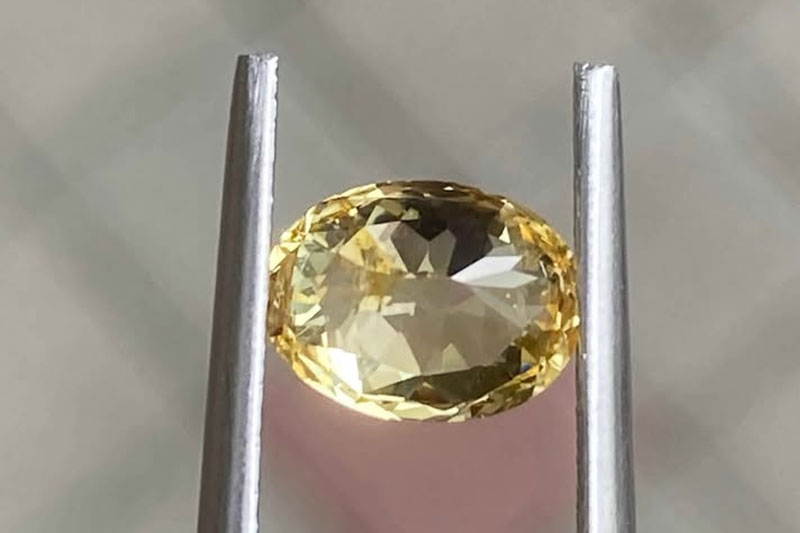 Yellow Sapphire from Sri Lanka – Oval Cut Unheated Gemstone 1.50ct - Image 2