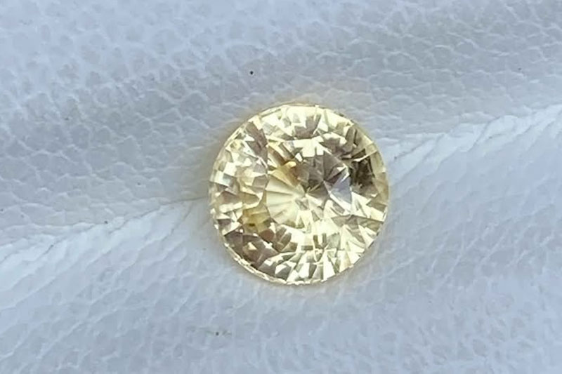 Yellow Sapphire from Sri Lanka – Round Cut Unheated Gemstone 1.05ct