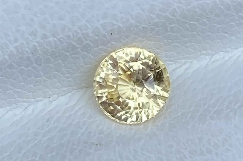 Yellow Sapphire from Sri Lanka – Round Cut Unheated Gemstone 1.05ct - Image 2